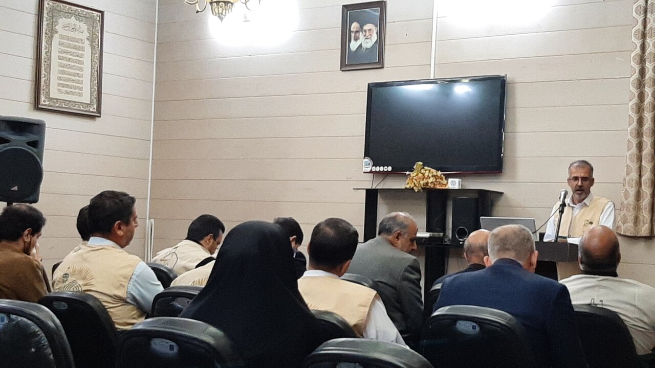 تصاویر/ نشست تبیینی خادمیاران ستادی و مسئولین کانون‌های خدمت رضوی عمومی و تخصصی آران و بیدگل