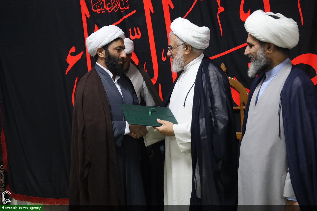 حجت الاسلام عزیزی به عنوان مدیر جدید مدرسه علمیه النبی(ص) بندرعباس معرفی شد