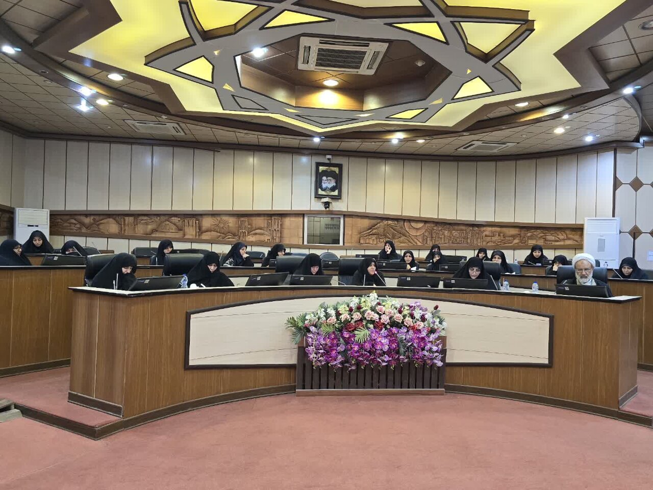 تصاویر/ هم‌اندیشی حوزه  علمیه خواهران و شورای شهر یزد برای کاهش آسیب‌های اجتماعی