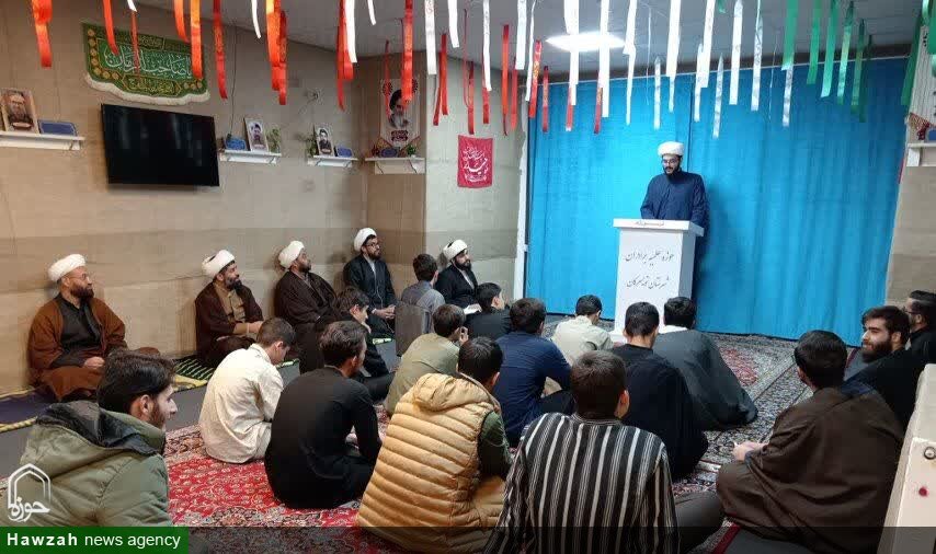 تصاویر / برگزاری تریبون آزاد در مدرسه علمیه شیخ علی‌خان زنگنه تویسرکان