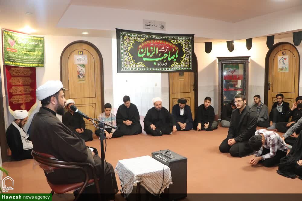 احترام به استاد از وظایف اساسی طلبه است