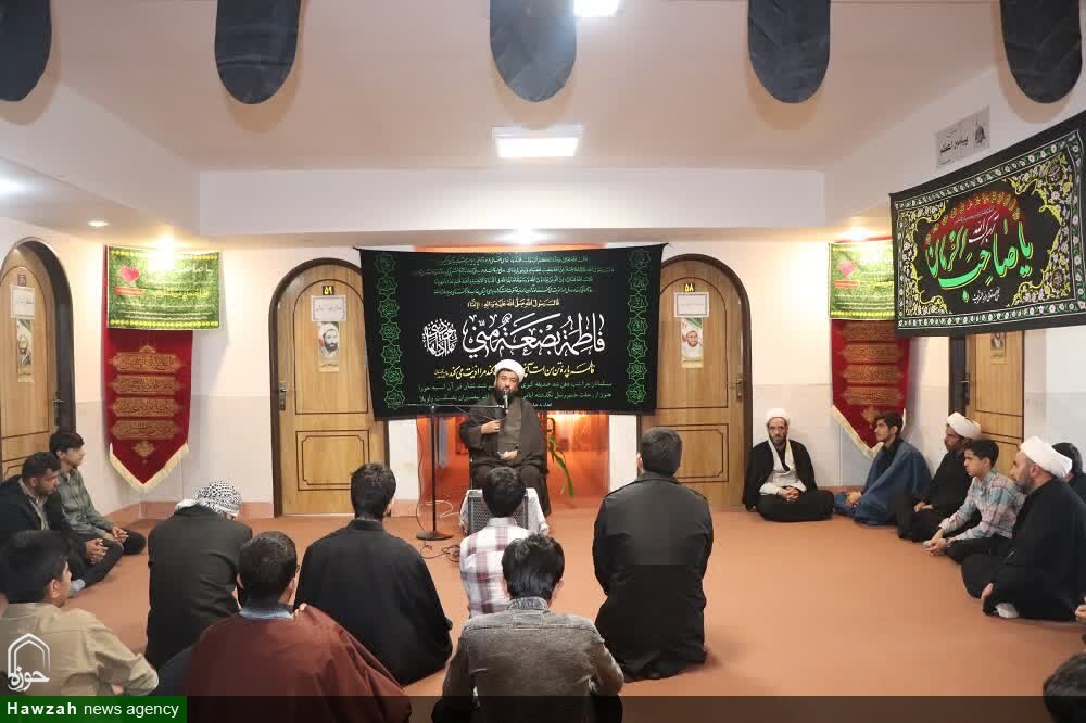 احترام به استاد از وظایف اساسی طلبه است