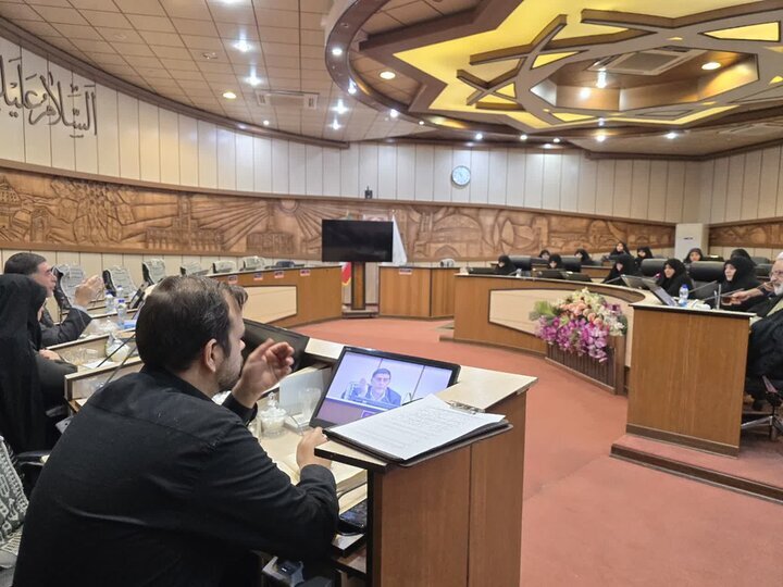 نشست بررسی آسیبهای اجتماعی با حضور کارشناسان حوزه علمیه خواهران یزد برگزار شد+عکس