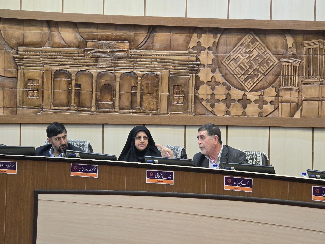 نشست بررسی آسیبهای اجتماعی با حضور کارشناسان حوزه علمیه خواهران یزد برگزار شد+عکس