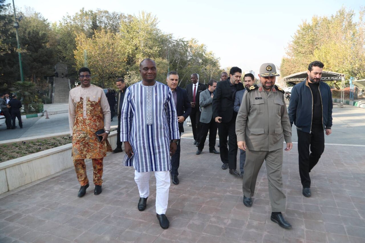 الگوی مقاومت و وحدت ایرانیان، درس بزرگی برای ملت‌های دیگر است +تصاویر