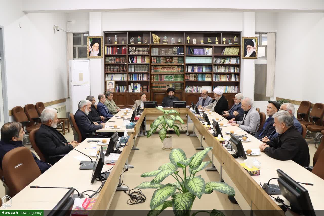 گلزار شهدا و مساجد، محل تربیت نسل آینده است