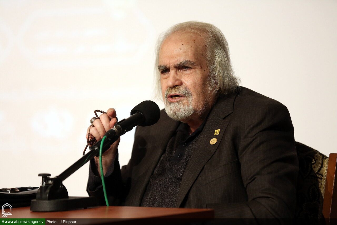 کنگره بین‌المللی شب شعر فاطمی به پایان رسید / مجاهدی: شاعر فاطمی باید معرفت، مطالعه و عشق را درهم آمیزد