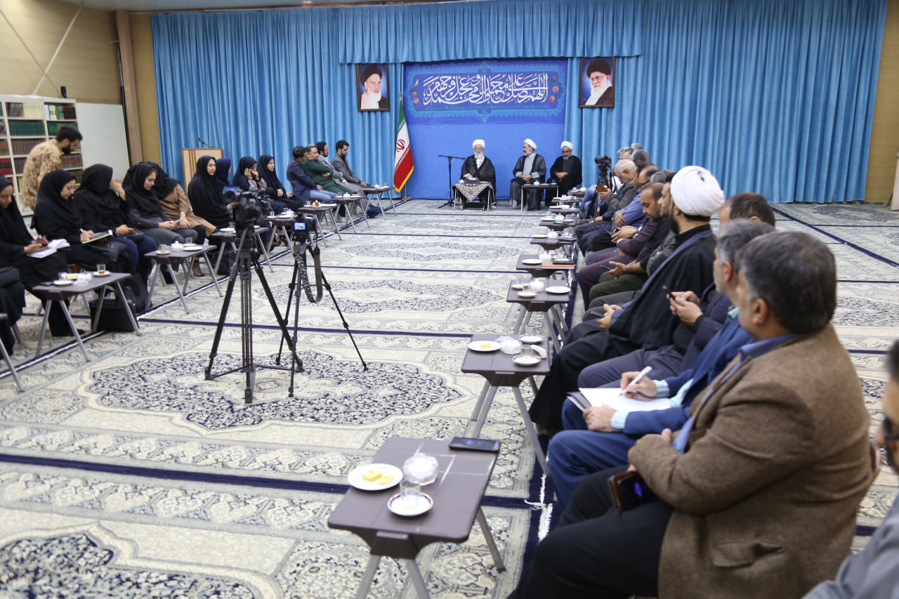 رسانه باید چراغ هدایت جامعه باشد