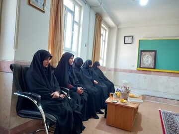 تصاویر/ بازدید مدیر حوزه علمیه خواهران لرستان از مدرسه معصومیه خرم آباد