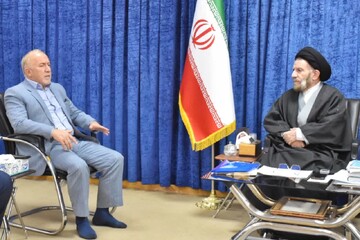 خدمت به خانواده شهدا اولویت بنیاد شهید است