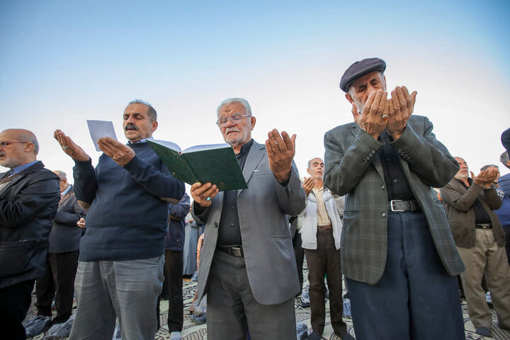 تصاویر / اقامه نماز باران توسط نماینده ولی فقیه در استان قزوین