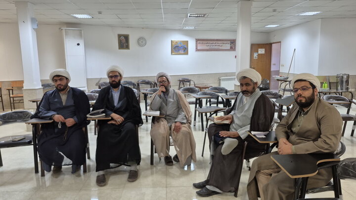 تصاویر/ نشست معاونان آموزش مدارس علمیه کاشان