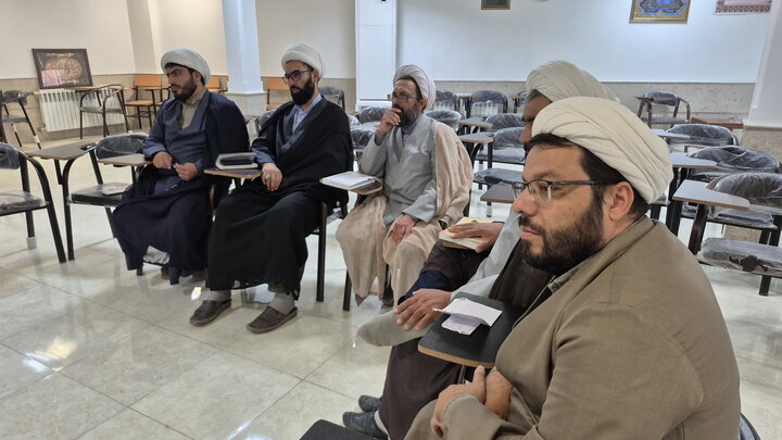 تصاویر/ نشست معاونان آموزش مدارس علمیه کاشان
