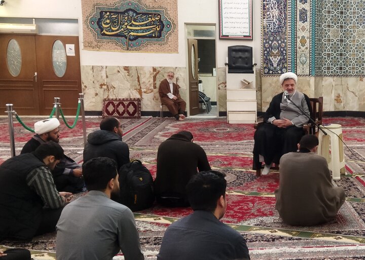 تصاویر/ درس اخلاق مدرسه علمیه آیت الله جلالی خمینی(ره)