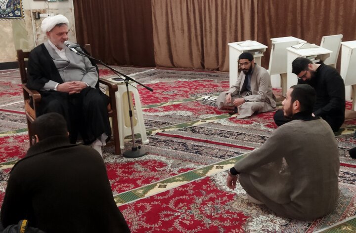 تصاویر/ درس اخلاق مدرسه علمیه آیت الله جلالی خمینی(ره)