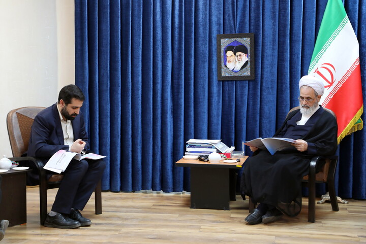 تصاویر/ دیدار دبیر شورای عالی و رئیس مرکز ملی فضای مجازی با آیت الله اعرافی