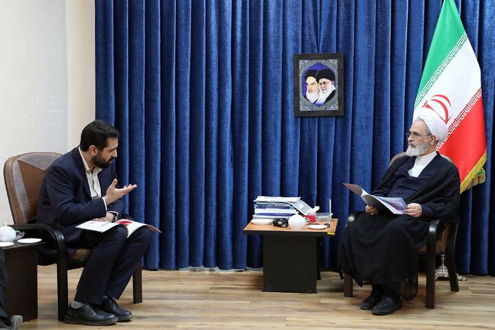 تصاویر/ دیدار دبیر شورای عالی و رئیس مرکز ملی فضای مجازی با آیت الله اعرافی