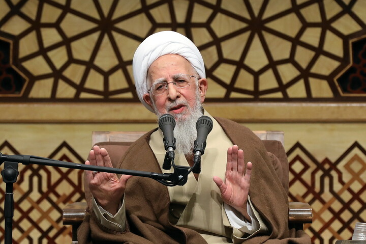 اگر حوزہ اور یونیورسٹی دینداری کے راستے پر گامزن رہیں تو معاشرہ بھی اصلاح کی راہ پر گامزن ہوگا