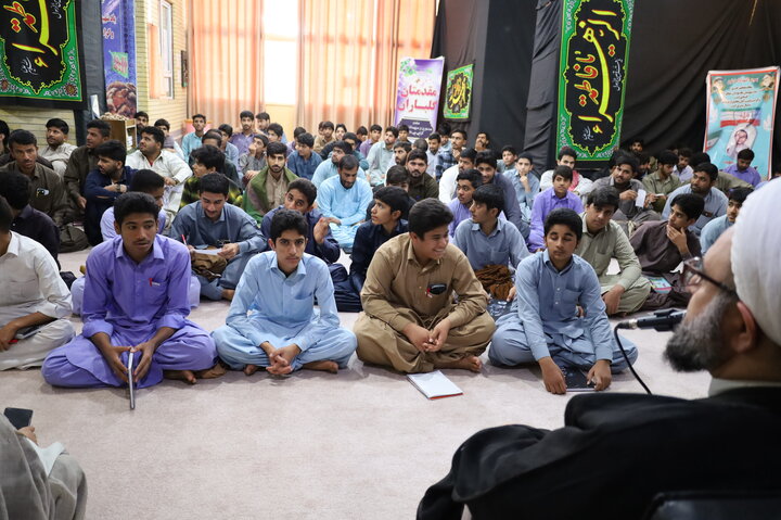 دیدار مدیر حوزه علمیه سیستان و بلوچستان با طلاب مدارس علمیه ایرانشهر