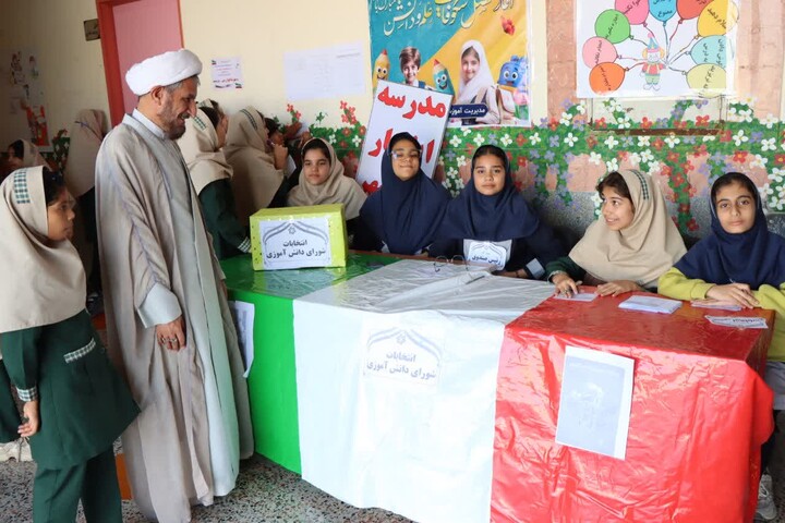 تصاویر/ دیدار صمیمی امام جمعه عالیشهر با دانش آموزان