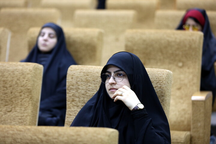 تصاویر/ نشست‌ نقد مستند ضد قهرمان