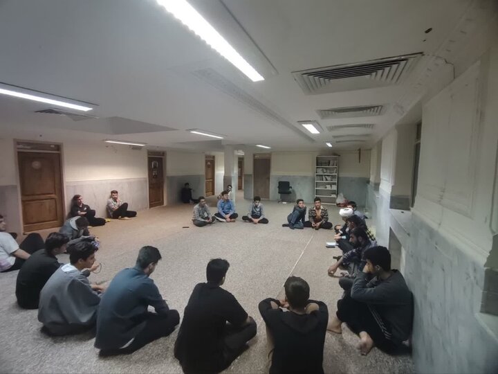 تصاویر/نشست معاون تهذیب مدرسه علمیه امام صادق (ع) قروه با طلاب