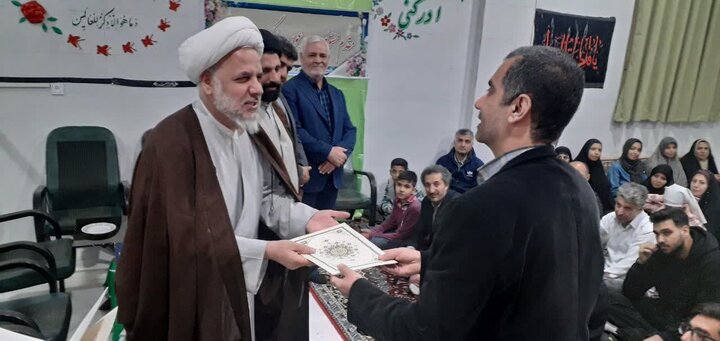 تصاویر/تقدیر از برگزیدگان قرآنی مسجد فاطمه الزهرا (س)در ساوه