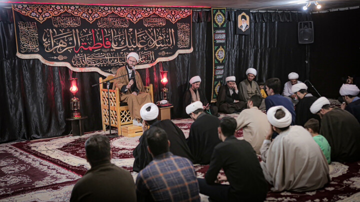 تصاویر/برگزاری مراسم فاطمیه در مدرسه علمیه آیت‌الله دامغانی همدان