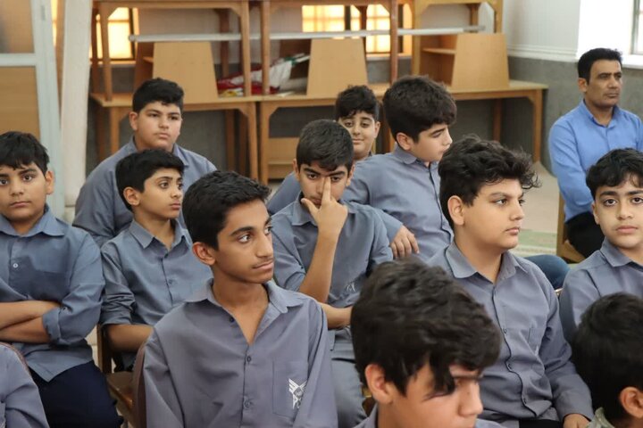 تصاویر/ امام جمعه عالیشهر در حلقه دانش‌آموزان