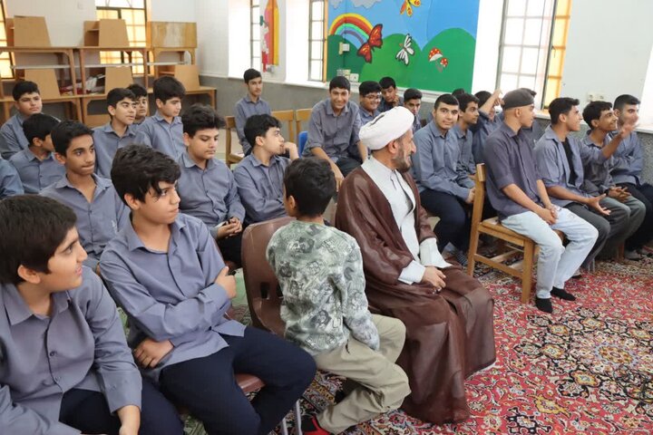 تصاویر/ امام جمعه عالیشهر در حلقه دانش‌آموزان