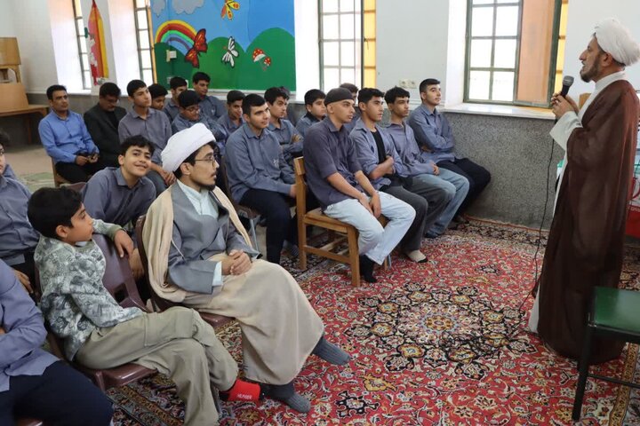 تصاویر/ امام جمعه عالیشهر در حلقه دانش‌آموزان