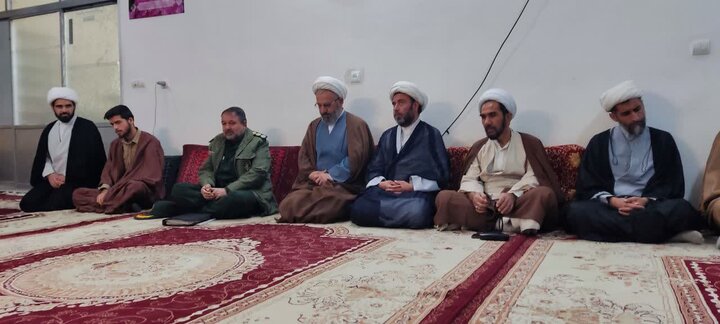 تصاویر/دیدار فرمانده ناحیه بسیج خمین با کادر و طلاب حوزه علمیه امام خمینی (ره)این شهرستان