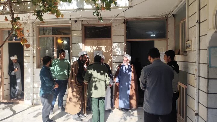 تصاویر/دیدار فرمانده ناحیه بسیج خمین با کادر و طلاب حوزه علمیه امام خمینی (ره)این شهرستان