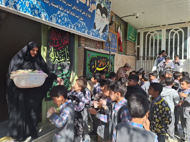 تصاویر/برگزاری نمایشگاه کتاب وایستگاه صلواتی به مناسبت ایام فاطمیه در آستانه