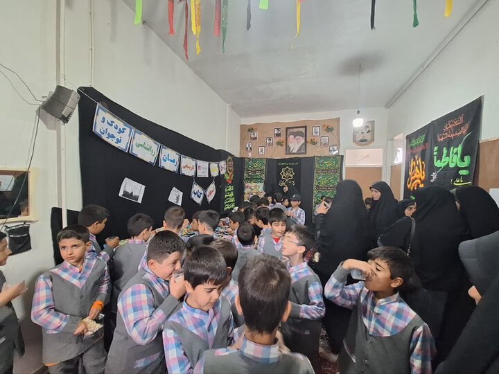 تصاویر/برگزاری نمایشگاه کتاب وایستگاه صلواتی به مناسبت ایام فاطمیه در آستانه