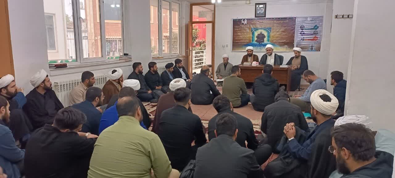 برگزاری نشست «راه رسیدن به حوزه پیشرو و سرآمد» در مدرسه علمیه نائبالصدر رشت