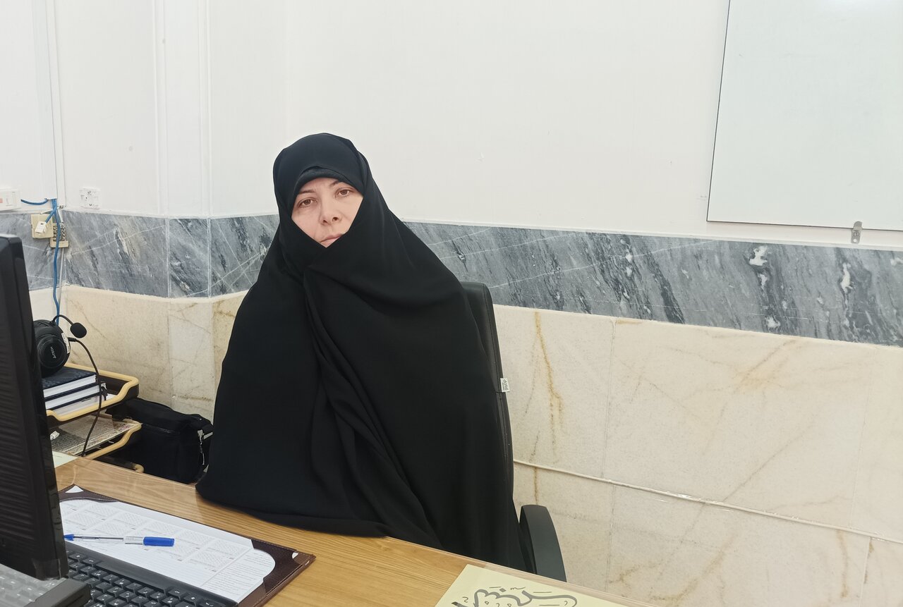 چگونه رسانه‌ها هویت زنان را شکل می‌دهند؟