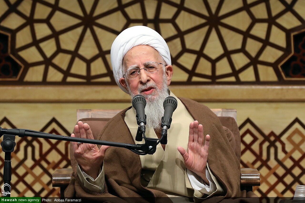 अगर हौज़ा और यूनिवर्सिटी धर्मनिष्ठा के मार्ग पर चलते रहेंगे तो समाज भी सुधार के मार्ग पर आगे बढ़ेगा