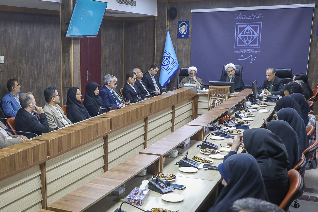 سیاست‌زدگی و حزب‌گرایی به مسائل علمی دانشگاه ضربه می‌زند