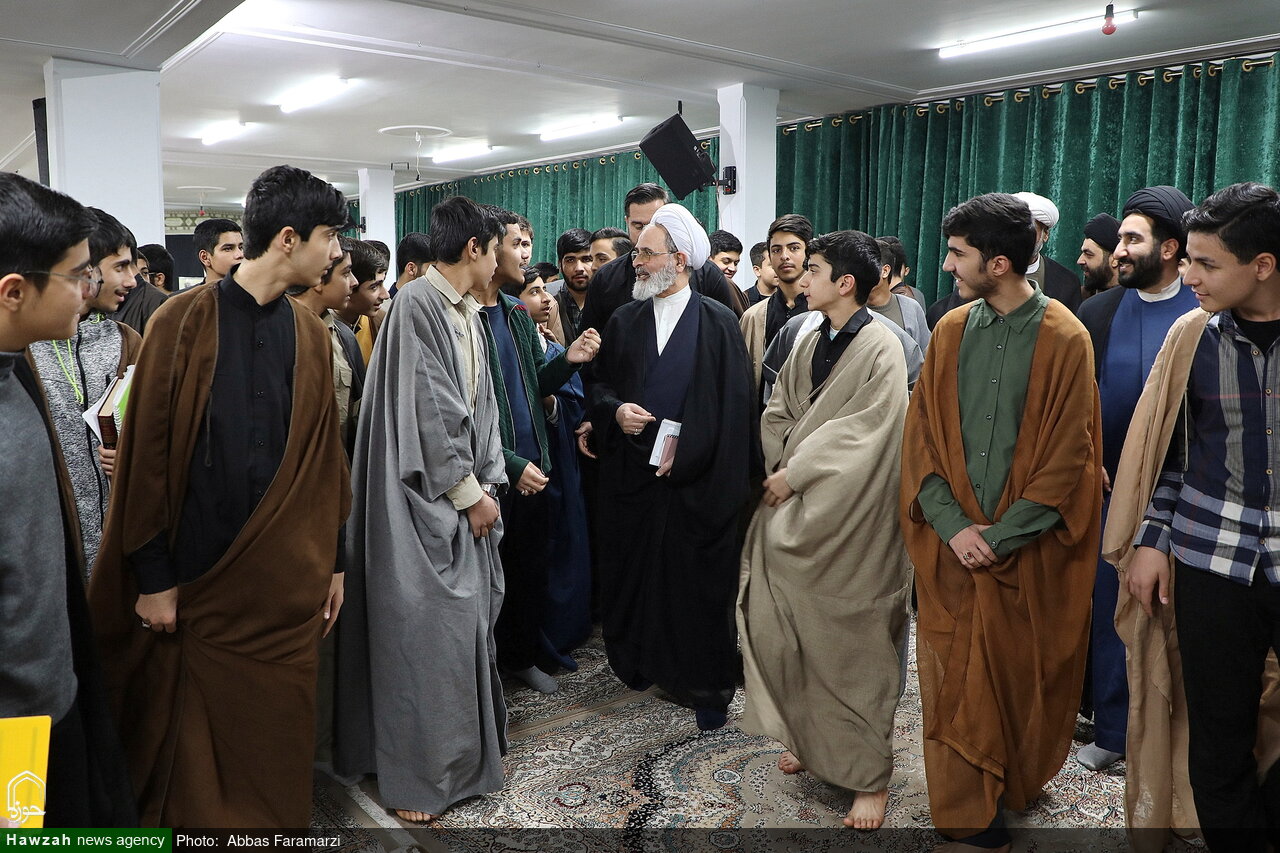 मौजूदा दौर की ज़रूरतों को ध्यान में रखते हुए, हौज़ा ए इल्मिया में 400 से अधिक विषय जोड़ने की योजना की घोषणा