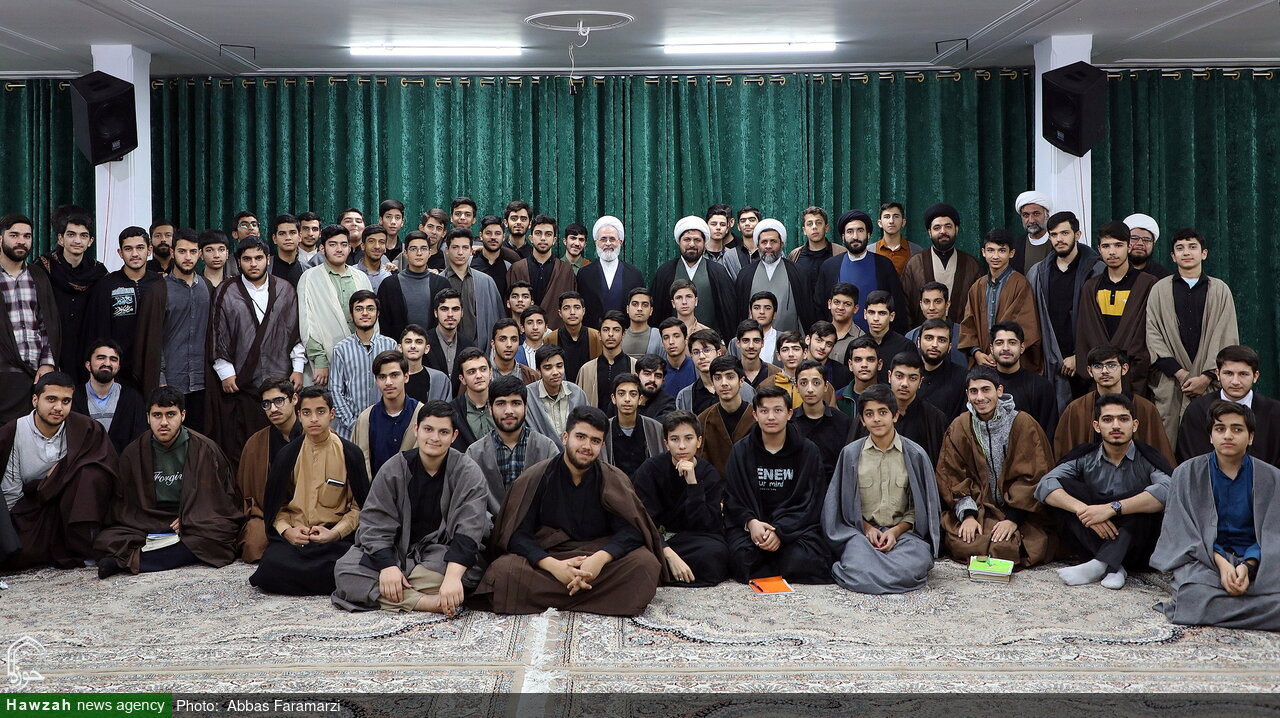 मौजूदा दौर की ज़रूरतों को ध्यान में रखते हुए, हौज़ा ए इल्मिया में 400 से अधिक विषय जोड़ने की योजना की घोषणा