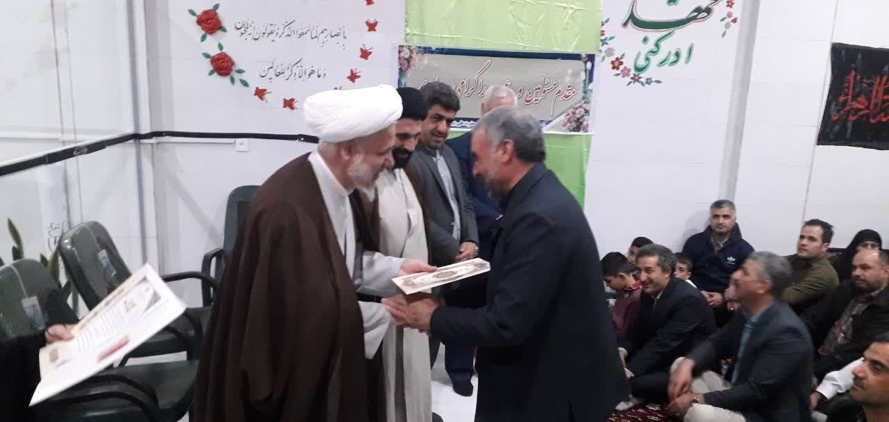 تصاویر/تقدیر از برگزیدگان قرآنی مسجد فاطمه الزهرا (س)در ساوه