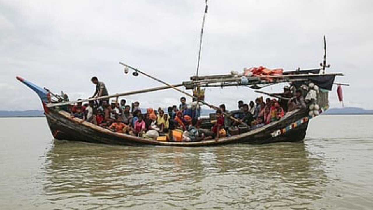 নির্যাতন থেকে পলায়ন, সাগরে বিলীন