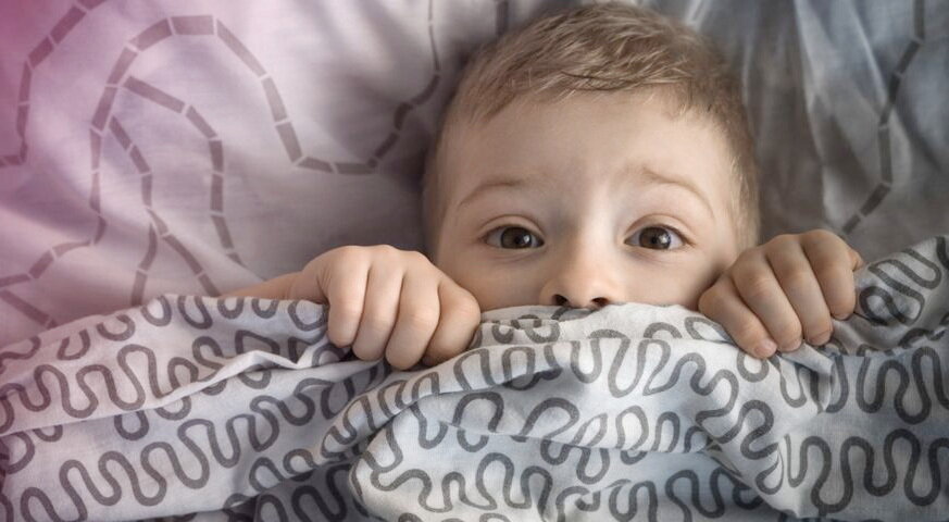 Deux principes d'or pour traiter les peurs nocturnes de l'enfant