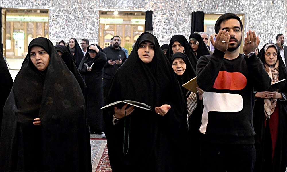 تصاویر/ حرم حضرت عبدالعظیم حسنی (ع) میں ’’خانہ‌ای مثل بہشت‘‘ کے عنوان سے نشست اور دعائے توسل کی تلاوت