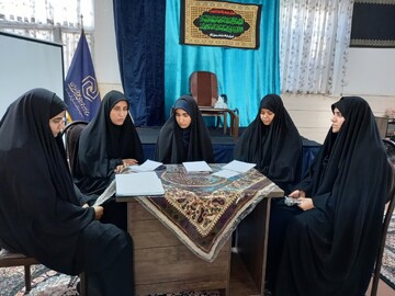 تصاویر/ میزگرد علمی‌فرهنگی «حدود ارتباط با نامحرم» در مدرسه علمیه ریحانه‌النبی(س) رفسنجان