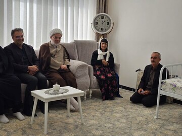 تجلیل نماینده ولی‌فقیه در کردستان از خانواده شهدا