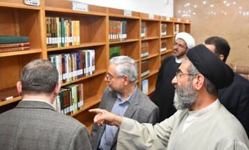 بازدید معاون حوزه علمیه یزد از کتابخانه علوم قرآنی مدرسه علمیه خان