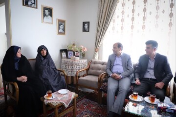 تصاویر/ دیدار با خانواده شهیدان والامقام سید مجتبی و سید مهدی موسوی در اراک