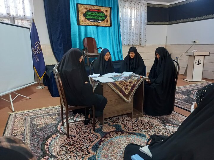 تصاویر/ میزگرد علمی‌فرهنگی «حدود ارتباط با نامحرم» در مدرسه علمیه ریحانه‌النبی(س) رفسنجان